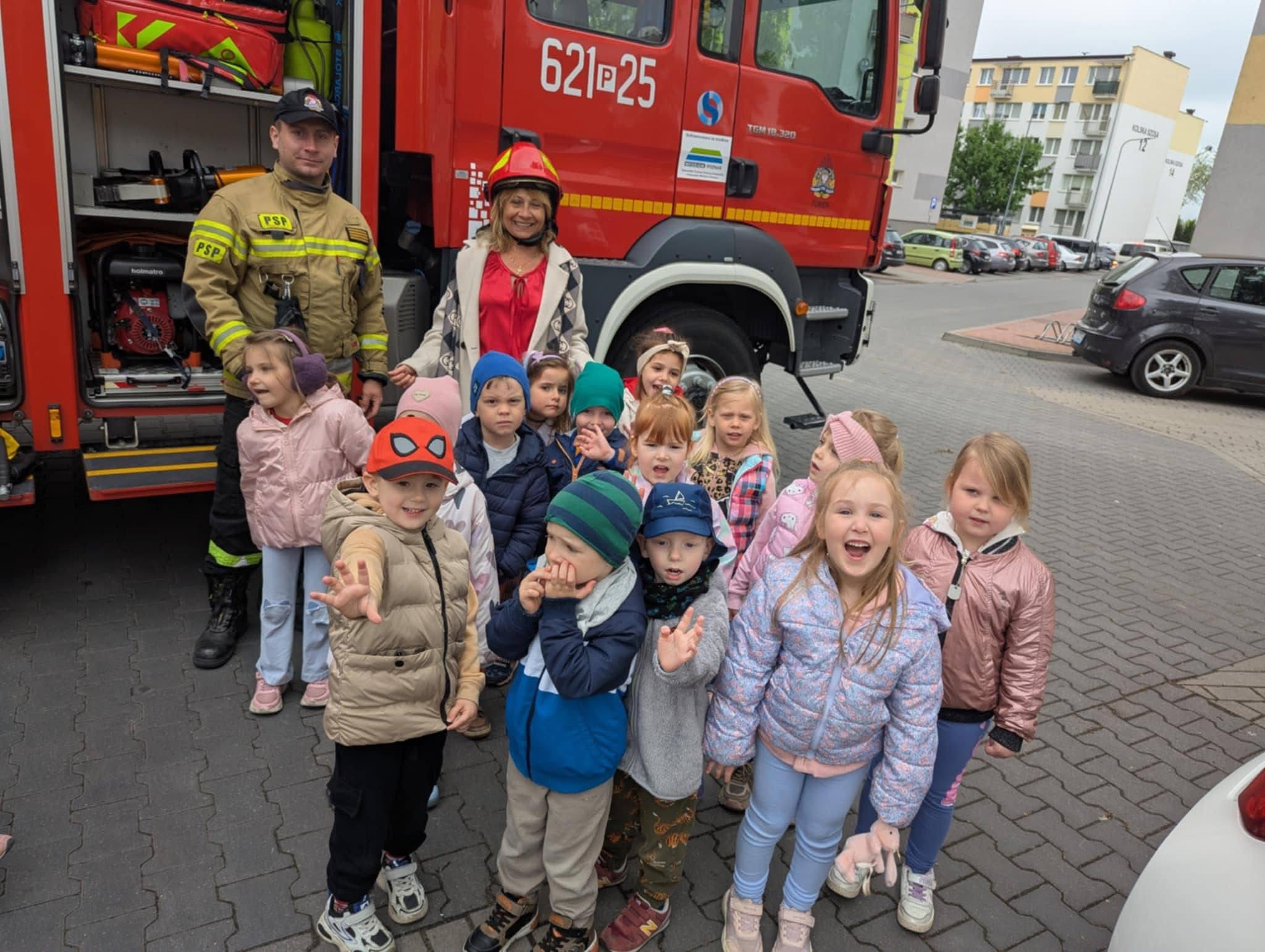 strazak51E22DBC0 2C7B 016C 1595 386CE363551D